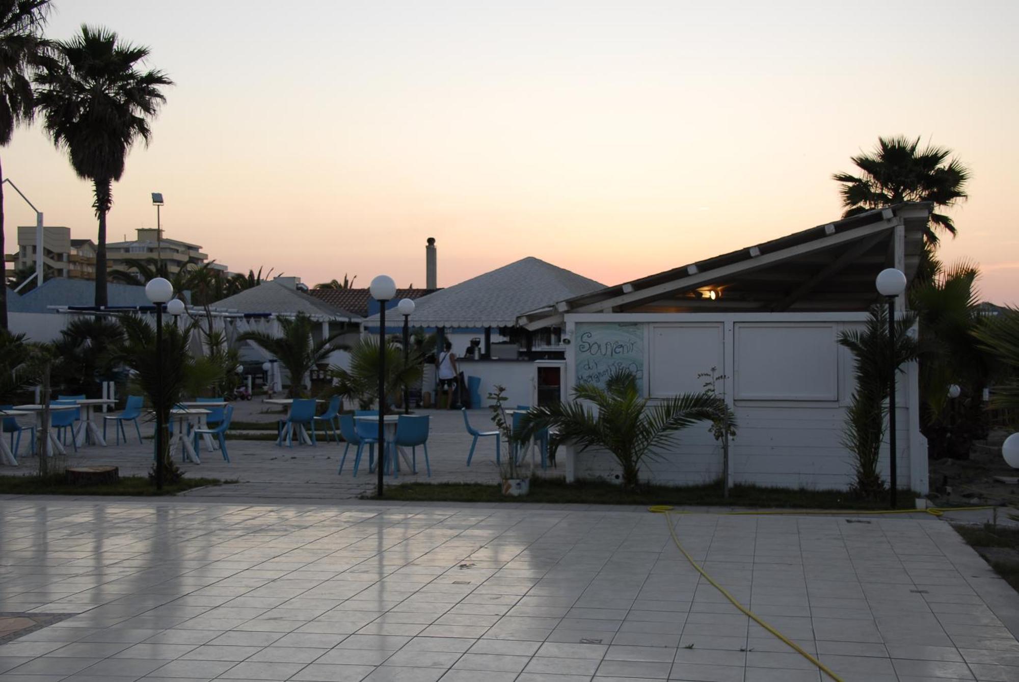 Torquemada Beach Club Margherita Di Savoia Exteriör bild