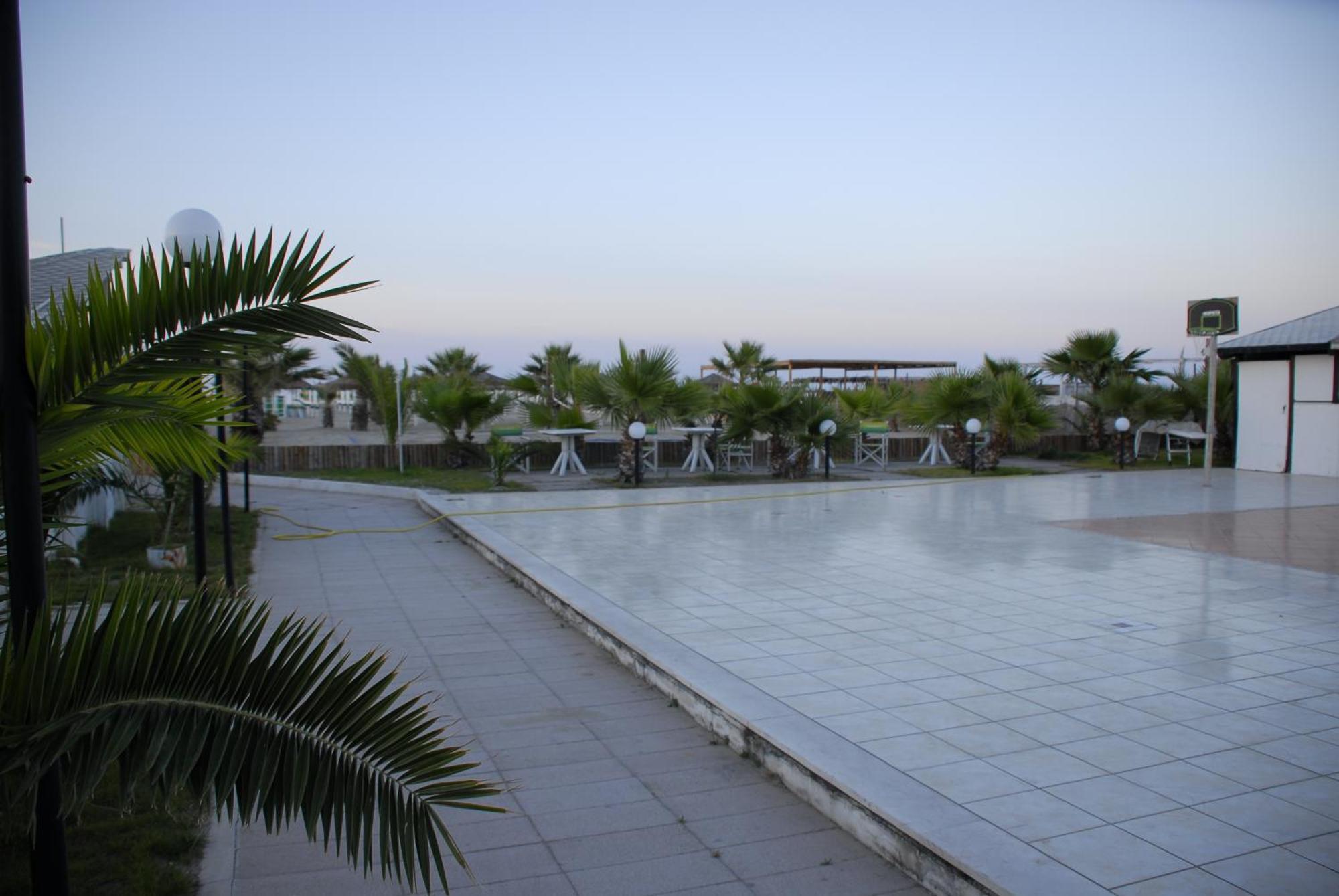 Torquemada Beach Club Margherita Di Savoia Exteriör bild